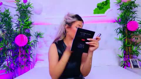 Snapshot of taahiraarabian chatting on 09/22/25, 12:29 Arianna online show from 09/22/25, 12:29