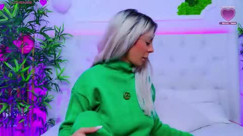 Snapshot of taahiraarabian chatting on 09/30/25, 12:21 Arianna online show from 09/30/25, 12:21