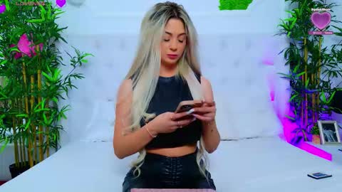 Snapshot of taahiraarabian chatting on 10/15/25, 01:44 Arianna online show from 10/15/25, 01:44