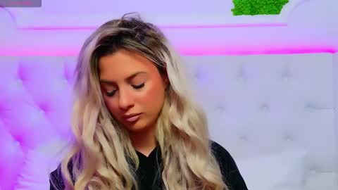 Snapshot of taahiraarabian chatting on 11/13/25, 01:43 Arianna online show from 11/13/25, 01:43