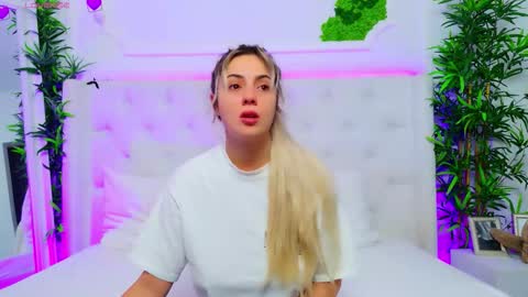 Snapshot of taahiraarabian chatting on 11/21/25, 01:32 Arianna online show from 11/21/25, 01:32