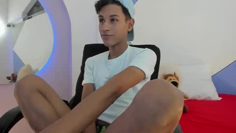 Snapshot of tachi00 chatting on 02/25/26, 09:13 Tashi00 online show from 02/25/26, 09:13