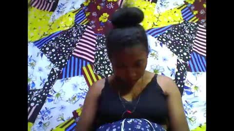 Snapshot of tahiriniah chatting on 10/26/25, 07:09 tahiriniah online show from 10/26/25, 07:09