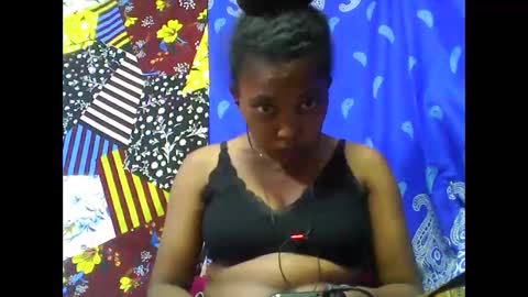 Snapshot of tahiriniah chatting on 11/07/25, 04:01 tahiriniah online show from 11/07/25, 04:01