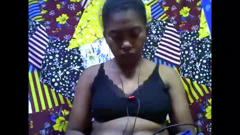 Snapshot of tahiriniah chatting on 11/10/25, 02:54 tahiriniah online show from 11/10/25, 02:54