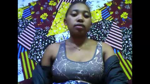 Snapshot of tahiriniah chatting on 11/18/25, 06:12 tahiriniah online show from 11/18/25, 06:12