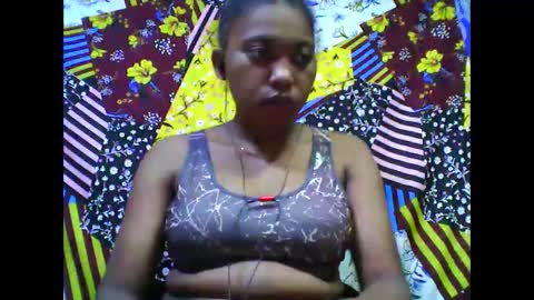 Snapshot of tahiriniah chatting on 11/22/25, 02:54 tahiriniah online show from 11/22/25, 02:54