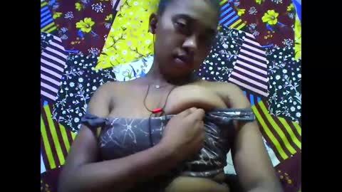 Snapshot of tahiriniah chatting on 11/23/25, 05:57 tahiriniah online show from 11/23/25, 05:57