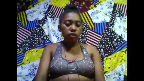 Snapshot of tahiriniah chatting on 12/13/25, 07:53 tahiriniah online show from 12/13/25, 07:53