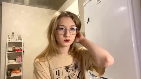 Tessa online show from 12/05/25, 03:09