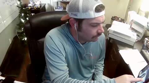 Snapshot of taintnuzzler_13 chatting on 11/25/25, 12:16 TaintNuzzler online show from 11/25/25, 12:16