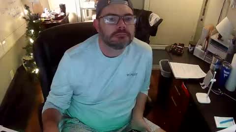 Snapshot of taintnuzzler_13 chatting on 12/13/25, 11:54 TaintNuzzler online show from 12/13/25, 11:54