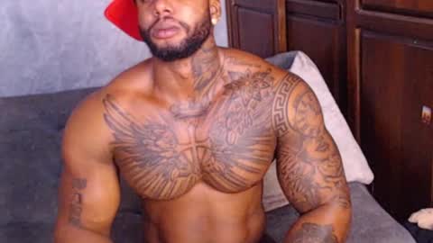 Tairon Tucke online show from 02/02/25, 08:02