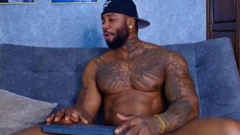 Tairon Tucke online show from 02/25/25, 06:03