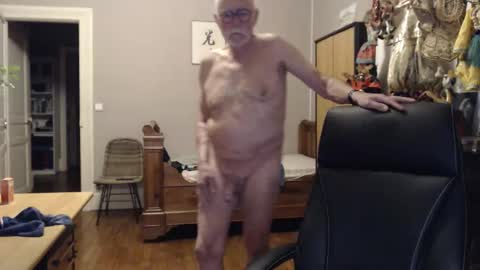 Snapshot of taisabaki54 chatting on 10/24/25, 09:33 taisabaki54 online show from 10/24/25, 09:33