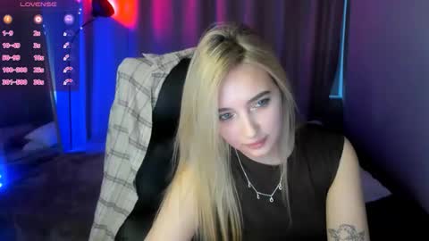Snapshot of taisia_hot chatting on 04/25/26, 08:28 Taisia online show from 04/25/26, 08:28