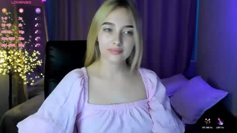 Snapshot of taisia_hot chatting on 05/22/26, 08:10 Taisia online show from 05/22/26, 08:10
