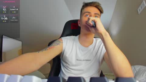 Snapshot of taisonbrownx chatting on 12/29/24, 07:22 Taison online show from 12/29/24, 07:22