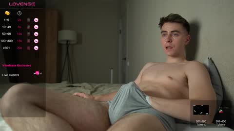 Snapshot of taisonbrownx chatting on 11/15/25, 08:05 Taison online show from 11/15/25, 08:05