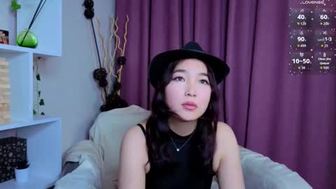 Soo Ying online show from 11/14/25, 08:18