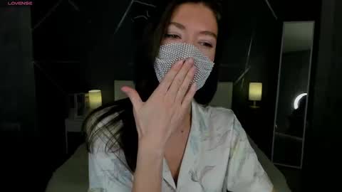 Snapshot of take_me_to_moon chatting on 11/03/25, 01:40 Sasha online show from 11/03/25, 01:40