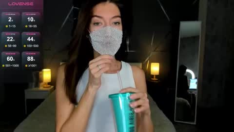 Snapshot of take_me_to_moon chatting on 11/27/25, 01:40 Sasha online show from 11/27/25, 01:40