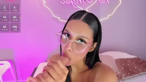 talianahernandez online show from 07/15/26, 04:45