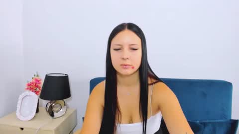 Snapshot of taliasensitive chatting on 10/25/25, 08:33 taliasensitive online show from 10/25/25, 08:33