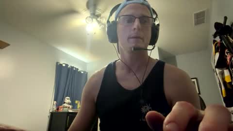 first stream was very fun grateful for every follow and super active chat online show from 06/06/26, 03:50