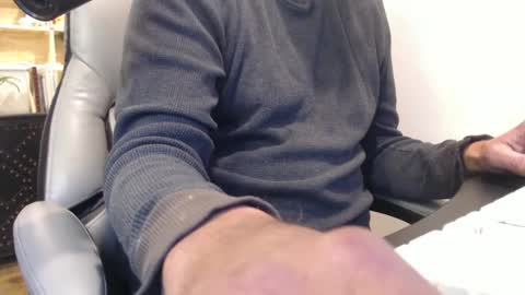 Snapshot of tallguysfbay chatting on 01/09/25, 11:45 tallguysfbay online show from 01/09/25, 11:45