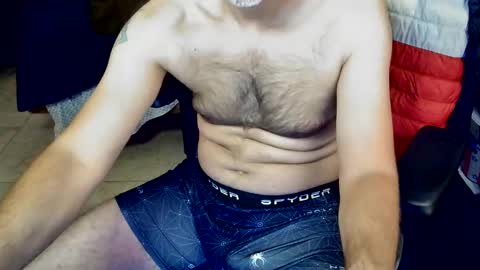 Snapshot of talltannhandsome chatting on 10/03/25, 12:13 talltannhandsome online show from 10/03/25, 12:13