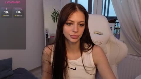 Snapshot of tamagotchi_san chatting on 11/24/25, 04:45 Daria Promisess online show from 11/24/25, 04:45