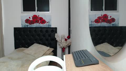 Snapshot of tamar4_f00x chatting on 05/07/26, 12:54 Hi im sara online show from 05/07/26, 12:54