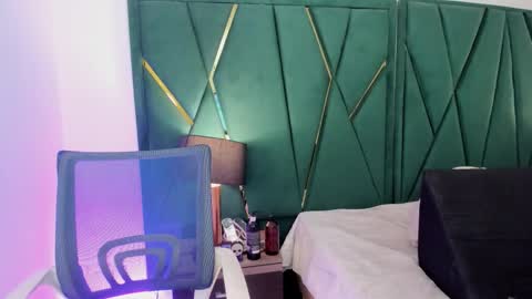 Snapshot of tamara_myller1 chatting on 11/12/25, 12:05 Tamara online show from 11/12/25, 12:05