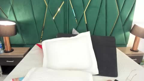 Snapshot of tamara_myller1 chatting on 12/01/25, 12:32 Tamara online show from 12/01/25, 12:32