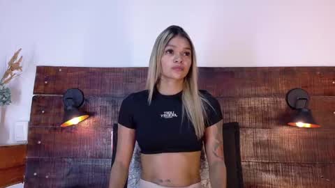 Snapshot of tamara_sanz1 chatting on 06/30/26, 10:49 online show from 06/30/26, 10:49