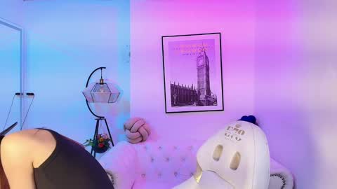 Snapshot of tamara_slimx chatting on 01/14/25, 10:48 Tamara online show from 01/14/25, 10:48