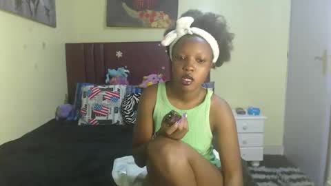 Snapshot of tamela_1 chatting on 11/18/25, 04:28 tamela online show from 11/18/25, 04:28