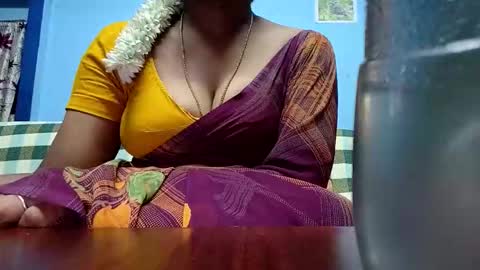Snapshot of tamilmadhi520 chatting on 06/11/26, 06:11 tamilmadhi520 online show from 06/11/26, 06:11