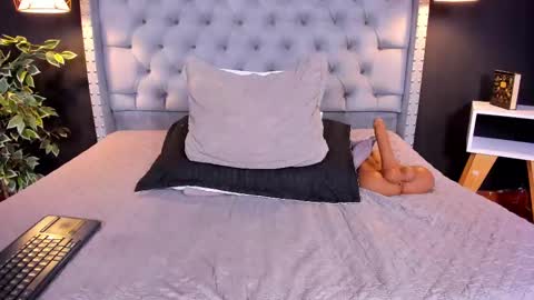   online show from 09/30/25, 03:55