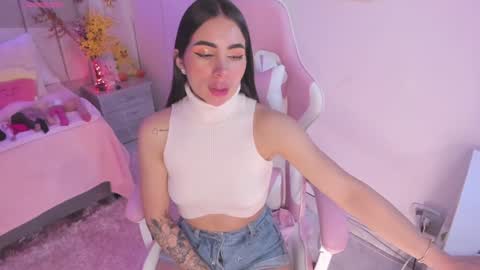 Snapshot of tammy_w chatting on 12/13/24, 07:32 Tammy online show from 12/13/24, 07:32