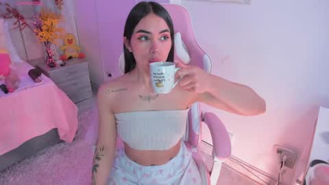 Snapshot of tammy_w chatting on 12/27/24, 08:39 Tammy online show from 12/27/24, 08:39