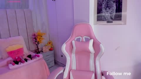 Snapshot of tammy_w chatting on 02/26/25, 12:27 Tammy online show from 02/26/25, 12:27