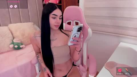 Snapshot of tammy_w chatting on 10/04/25, 06:50 Tammy online show from 10/04/25, 06:50