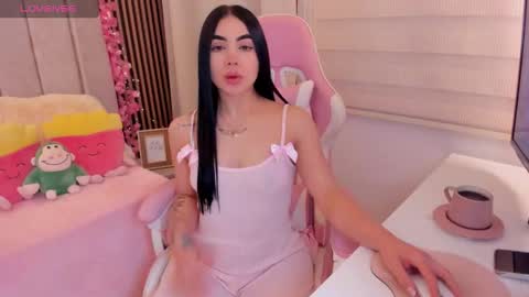 Snapshot of tammy_w chatting on 11/15/25, 07:21 Tammy online show from 11/15/25, 07:21