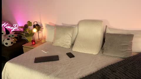 Snapshot of tamy_honey chatting on 07/09/26, 02:48 Tamy online show from 07/09/26, 02:48