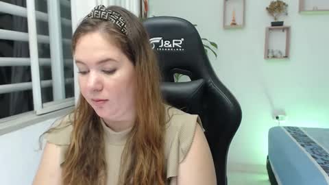 Snapshot of tamy_shine87 chatting on 12/28/24, 02:01 Im Samy online show from 12/28/24, 02:01