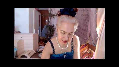 Snapshot of tanganiika chatting on 12/18/25, 06:08 Milena online show from 12/18/25, 06:08