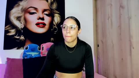 Snapshot of tania06 chatting on 09/25/25, 01:37 tania06 online show from 09/25/25, 01:37