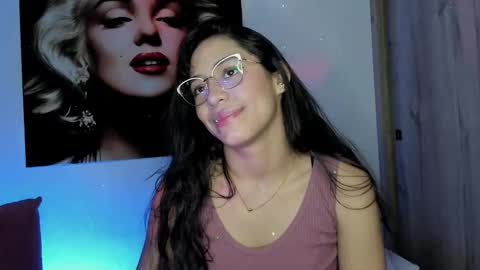 Snapshot of tania06 chatting on 10/22/25, 01:22 tania06 online show from 10/22/25, 01:22